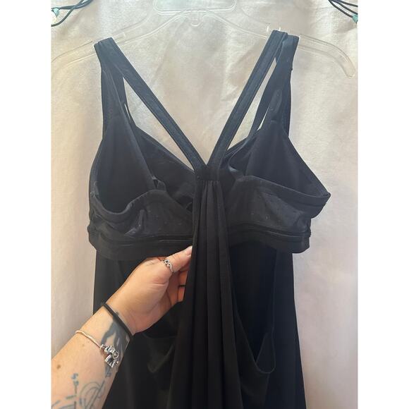 Lululemon Black Tank Top with Built-In Bra – Women’s Medium – Lightweight - Picture 3 of 6